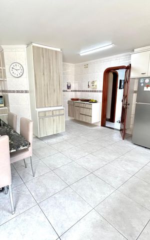 Casa à venda com 392m², 3 quartos e 7 vagas Casa à venda com 392m², 3 quartos e 7 vagasCozinha
