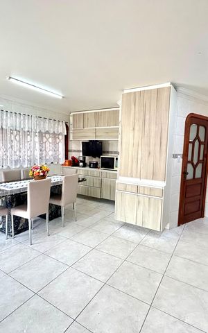 Casa à venda com 392m², 3 quartos e 7 vagas Casa à venda com 392m², 3 quartos e 7 vagasCozinha