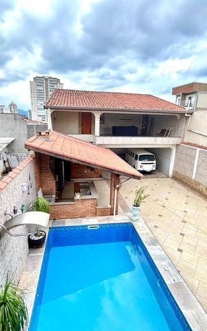 Casa à venda com 392m², 3 quartos e 7 vagas Casa à venda com 392m², 3 quartos e 7 vagasVaranda do quarto 1