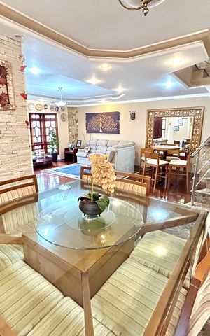 Casa à venda com 392m², 3 quartos e 7 vagas Casa à venda com 392m², 3 quartos e 7 vagasSala