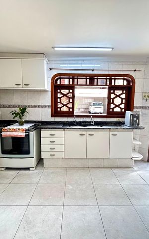 Casa à venda com 392m², 3 quartos e 7 vagas Casa à venda com 392m², 3 quartos e 7 vagasCozinha