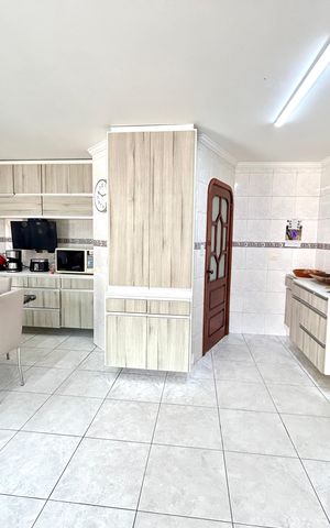 Casa à venda com 392m², 3 quartos e 7 vagas Casa à venda com 392m², 3 quartos e 7 vagasCozinha