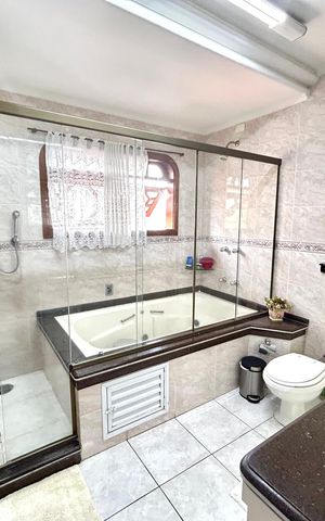 Casa à venda com 392m², 3 quartos e 7 vagas Casa à venda com 392m², 3 quartos e 7 vagasBanheiro da Suíte