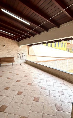 Casa à venda com 392m², 3 quartos e 7 vagas Casa à venda com 392m², 3 quartos e 7 vagasÁrea comum