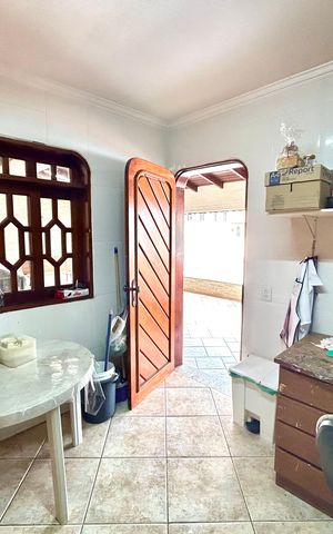 Casa à venda com 392m², 3 quartos e 7 vagas Casa à venda com 392m², 3 quartos e 7 vagasÁrea comum
