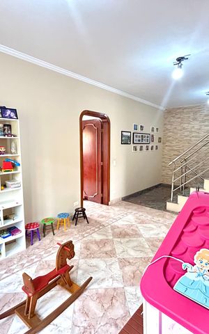 Casa à venda com 392m², 3 quartos e 7 vagas Casa à venda com 392m², 3 quartos e 7 vagasHall