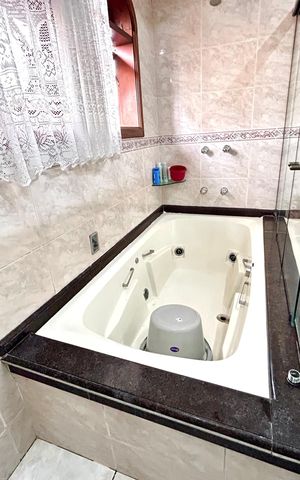 Casa à venda com 392m², 3 quartos e 7 vagas Casa à venda com 392m², 3 quartos e 7 vagasBanheiro da Suíte