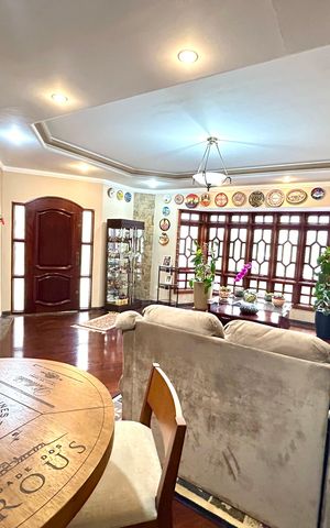 Casa à venda com 392m², 3 quartos e 7 vagas Casa à venda com 392m², 3 quartos e 7 vagasSala