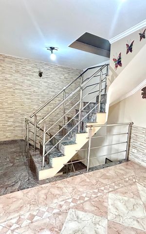Casa à venda com 392m², 3 quartos e 7 vagas Casa à venda com 392m², 3 quartos e 7 vagasHall
