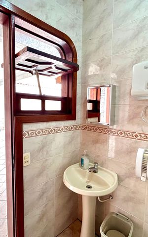 Casa à venda com 392m², 3 quartos e 7 vagas Casa à venda com 392m², 3 quartos e 7 vagasBanheiro 2