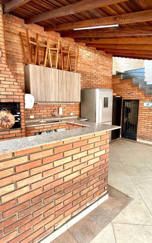 Casa à venda com 392m², 3 quartos e 7 vagas Casa à venda com 392m², 3 quartos e 7 vagasChurrasqueira