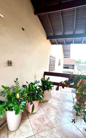 Casa à venda com 392m², 3 quartos e 7 vagas Casa à venda com 392m², 3 quartos e 7 vagasVaranda da Suíte