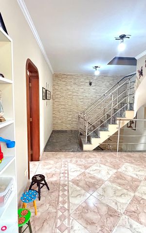 Casa à venda com 392m², 3 quartos e 7 vagas Casa à venda com 392m², 3 quartos e 7 vagasHall
