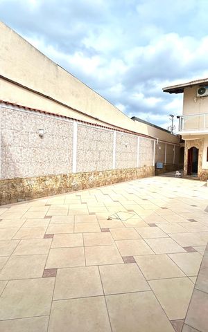 Casa à venda com 392m², 3 quartos e 7 vagas Casa à venda com 392m², 3 quartos e 7 vagasQuintal / Garagem