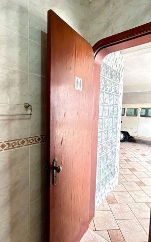 Casa à venda com 392m², 3 quartos e 7 vagas Casa à venda com 392m², 3 quartos e 7 vagasBanheiro 2