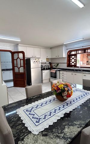 Casa à venda com 392m², 3 quartos e 7 vagas Casa à venda com 392m², 3 quartos e 7 vagasCozinha