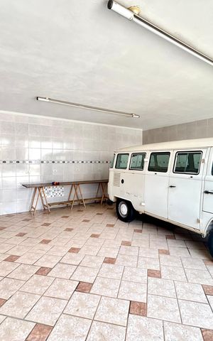Casa à venda com 392m², 3 quartos e 7 vagas Casa à venda com 392m², 3 quartos e 7 vagasQuintal / Garagem