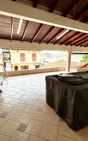 Casa à venda com 392m², 3 quartos e 7 vagas Casa à venda com 392m², 3 quartos e 7 vagasÁrea comum