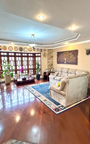 Casa à venda com 392m², 3 quartos e 7 vagas Casa à venda com 392m², 3 quartos e 7 vagasSala