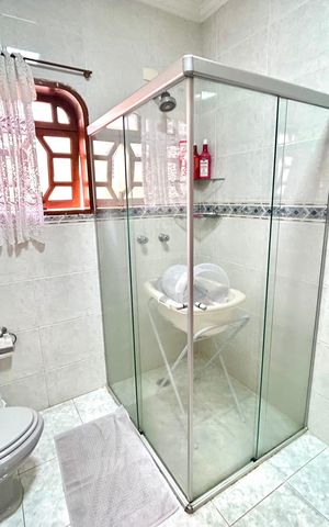 Casa à venda com 392m², 3 quartos e 7 vagas Casa à venda com 392m², 3 quartos e 7 vagasBanheiro 1