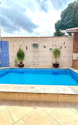 Casa à venda com 392m², 3 quartos e 7 vagas Casa à venda com 392m², 3 quartos e 7 vagasPiscina