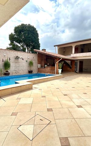 Casa à venda com 392m², 3 quartos e 7 vagas Casa à venda com 392m², 3 quartos e 7 vagasQuintal / Garagem