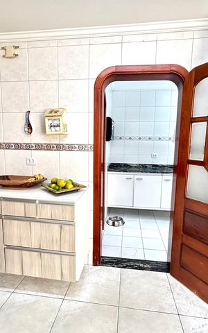 Casa à venda com 392m², 3 quartos e 7 vagas Casa à venda com 392m², 3 quartos e 7 vagasCozinha