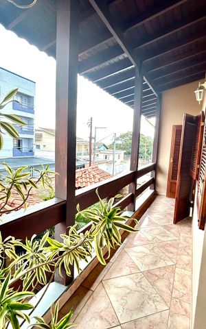Casa à venda com 392m², 3 quartos e 7 vagas Casa à venda com 392m², 3 quartos e 7 vagasVaranda da Suíte
