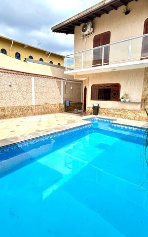 Casa à venda com 392m², 3 quartos e 7 vagas Casa à venda com 392m², 3 quartos e 7 vagasPiscina