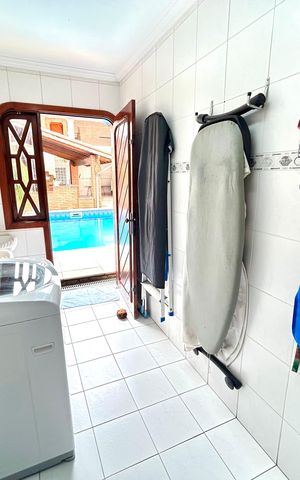 Casa à venda com 392m², 3 quartos e 7 vagas Casa à venda com 392m², 3 quartos e 7 vagasÁrea de Serviço