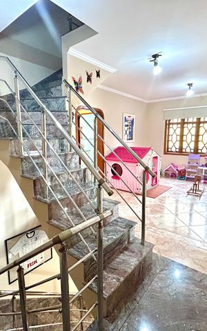 Casa à venda com 392m², 3 quartos e 7 vagas Casa à venda com 392m², 3 quartos e 7 vagasHall