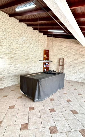 Casa à venda com 392m², 3 quartos e 7 vagas Casa à venda com 392m², 3 quartos e 7 vagasÁrea comum