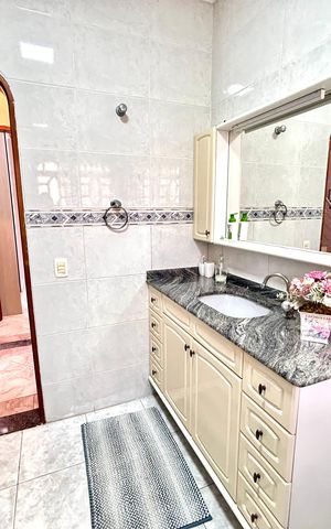 Casa à venda com 392m², 3 quartos e 7 vagas Casa à venda com 392m², 3 quartos e 7 vagasBanheiro 1