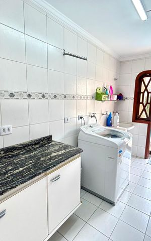 Casa à venda com 392m², 3 quartos e 7 vagas Casa à venda com 392m², 3 quartos e 7 vagasÁrea de Serviço