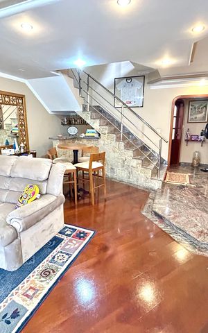 Casa à venda com 392m², 3 quartos e 7 vagas Casa à venda com 392m², 3 quartos e 7 vagasSala