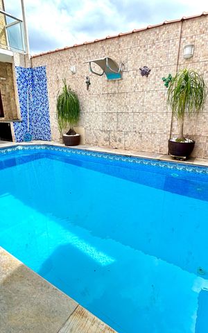 Casa à venda com 392m², 3 quartos e 7 vagas Casa à venda com 392m², 3 quartos e 7 vagasPiscina