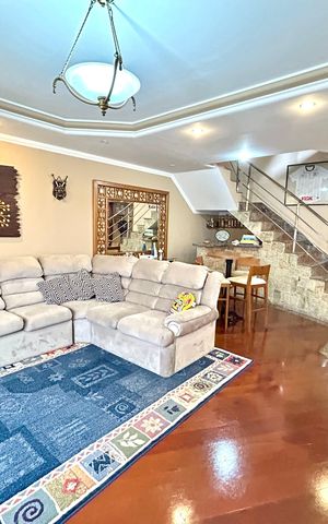 Casa à venda com 392m², 3 quartos e 7 vagas Casa à venda com 392m², 3 quartos e 7 vagasSala