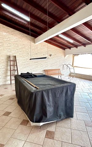 Casa à venda com 392m², 3 quartos e 7 vagas Casa à venda com 392m², 3 quartos e 7 vagasÁrea comum