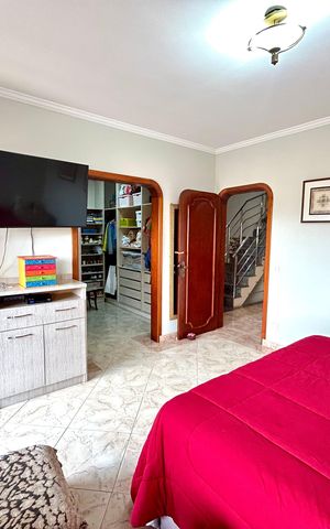 Casa à venda com 392m², 3 quartos e 7 vagas Casa à venda com 392m², 3 quartos e 7 vagasSuíte