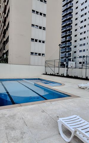 Apartamento à venda com 200m², 3 quartos e 3 vagas Apartamento à venda com 200m², 3 quartos e 3 vagasÁrea comum - Piscina