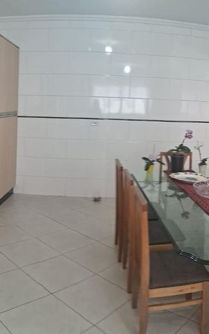 Casa à venda com 199m², 2 quartos e 3 vagas