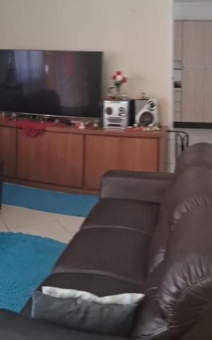 Casa à venda com 199m², 2 quartos e 3 vagas