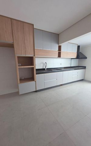Casa à venda com 140m², 3 quartos e 2 vagas