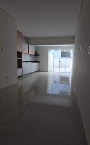 Casa à venda com 140m², 3 quartos e 2 vagas