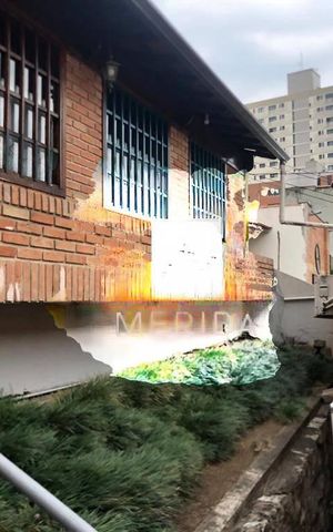 Casa à venda com 240m², 8 quartos e 3 vagas