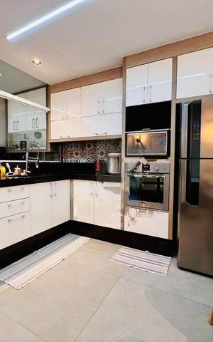 Casa à venda com 221m², 4 quartos e 3 vagas