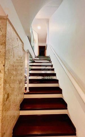 Casa à venda com 221m², 4 quartos e 3 vagas