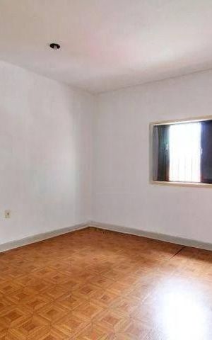 Casa à venda com 200m², 2 quartos e 2 vagas