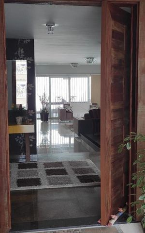 Casa à venda com 295m², 4 quartos e 4 vagas