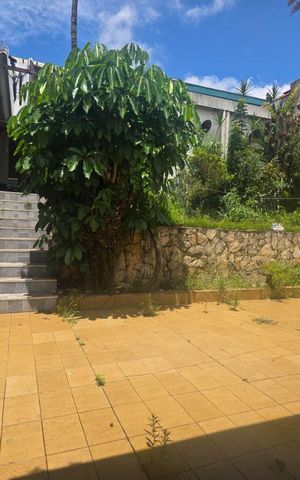 Casa à venda com 300m², 3 quartos e 5 vagas